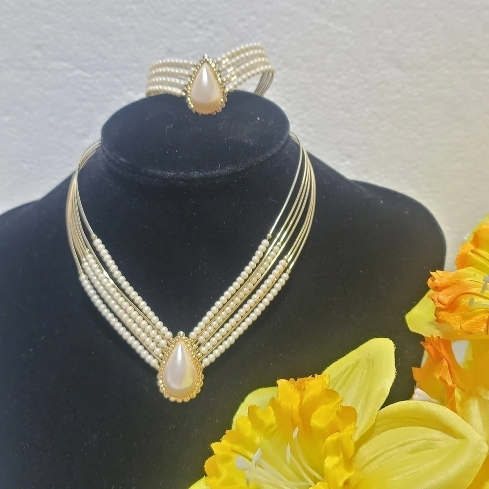 SET NECKLACE AND BRACELET GOLD COLOR